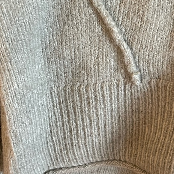 H&M Sweater - Picture 6 of 7